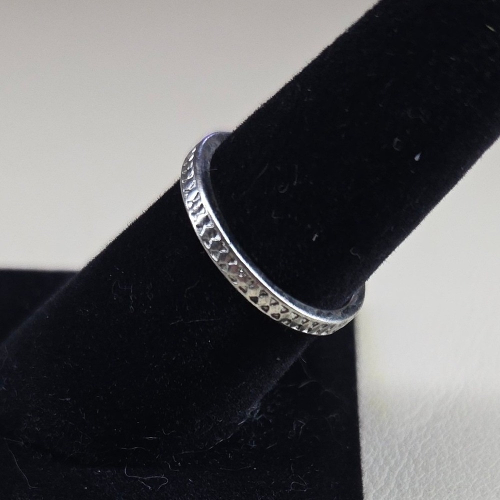 Silver Tone Textured Geometric Pattern Stackable Band Ring Size 8.5 - Picture 2 of 7